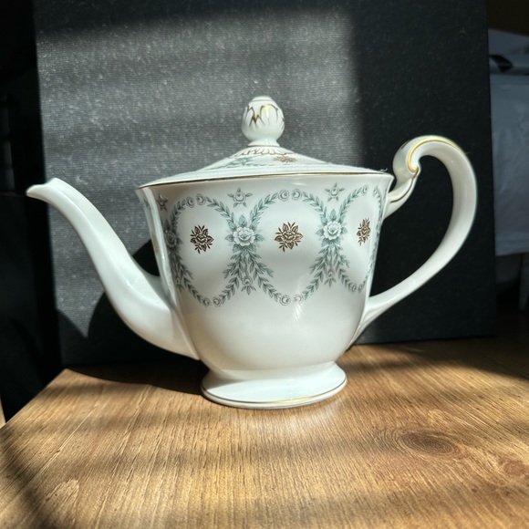 Teapot & Lid N829
by NORITAKE - Picture 2 of 5